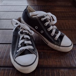 Kid's Converse size 1